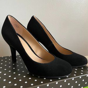 Kelly & Katie Black Faux Suede Pump Heels